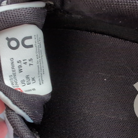 On Running Women's 9.5 med CLOUD 5 WATERPROOF running shoes - Glacier/White - Picture 9 of 11